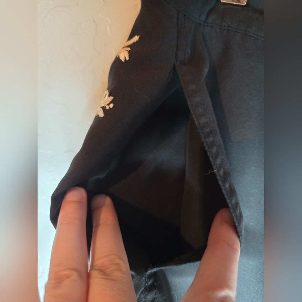 IZOD Floral Black Golf Skort with Floral Side Details Size 10 - Picture 4 of 10